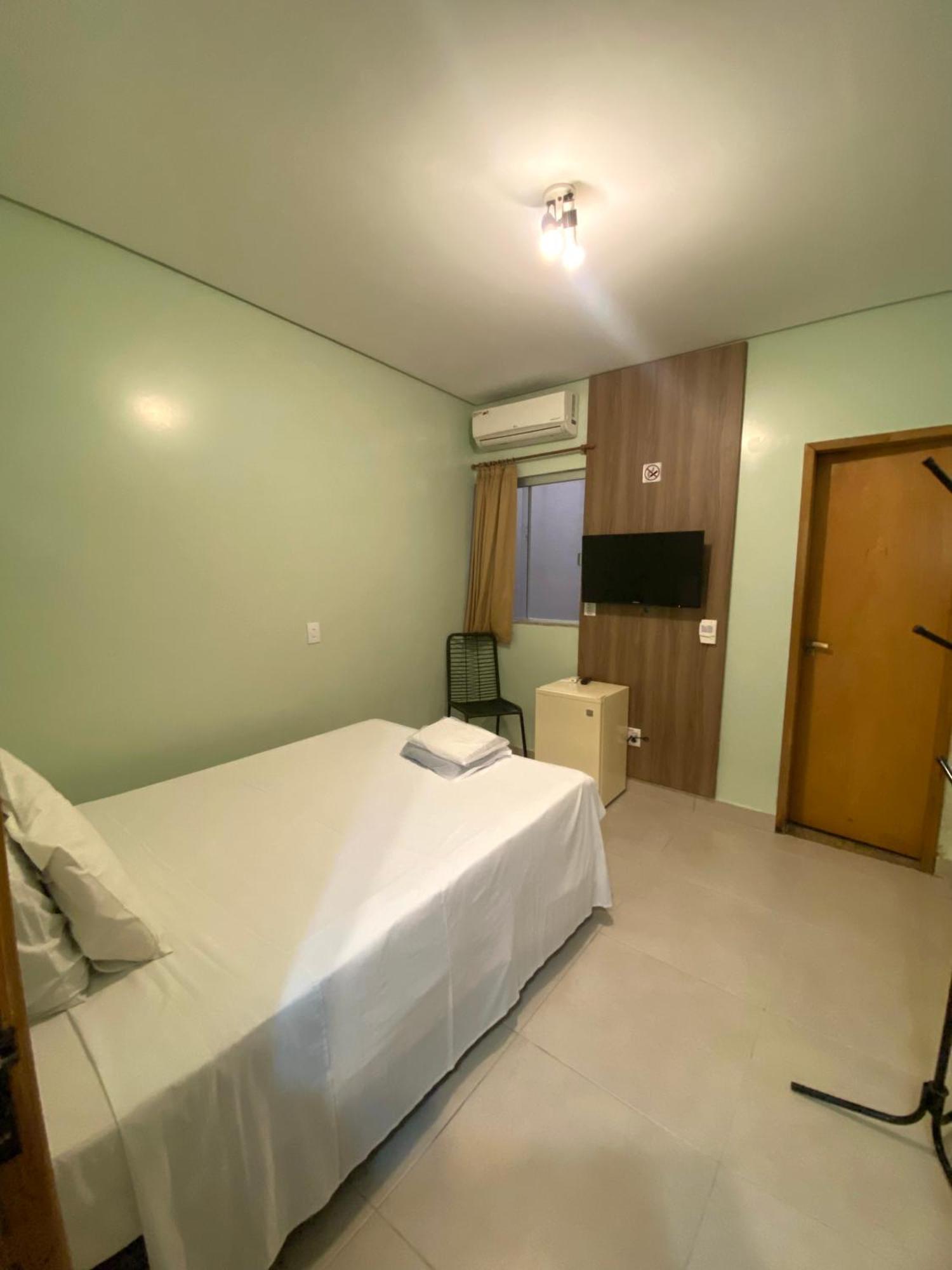 Hotel Mendes Azevedo Гояния Екстериор снимка